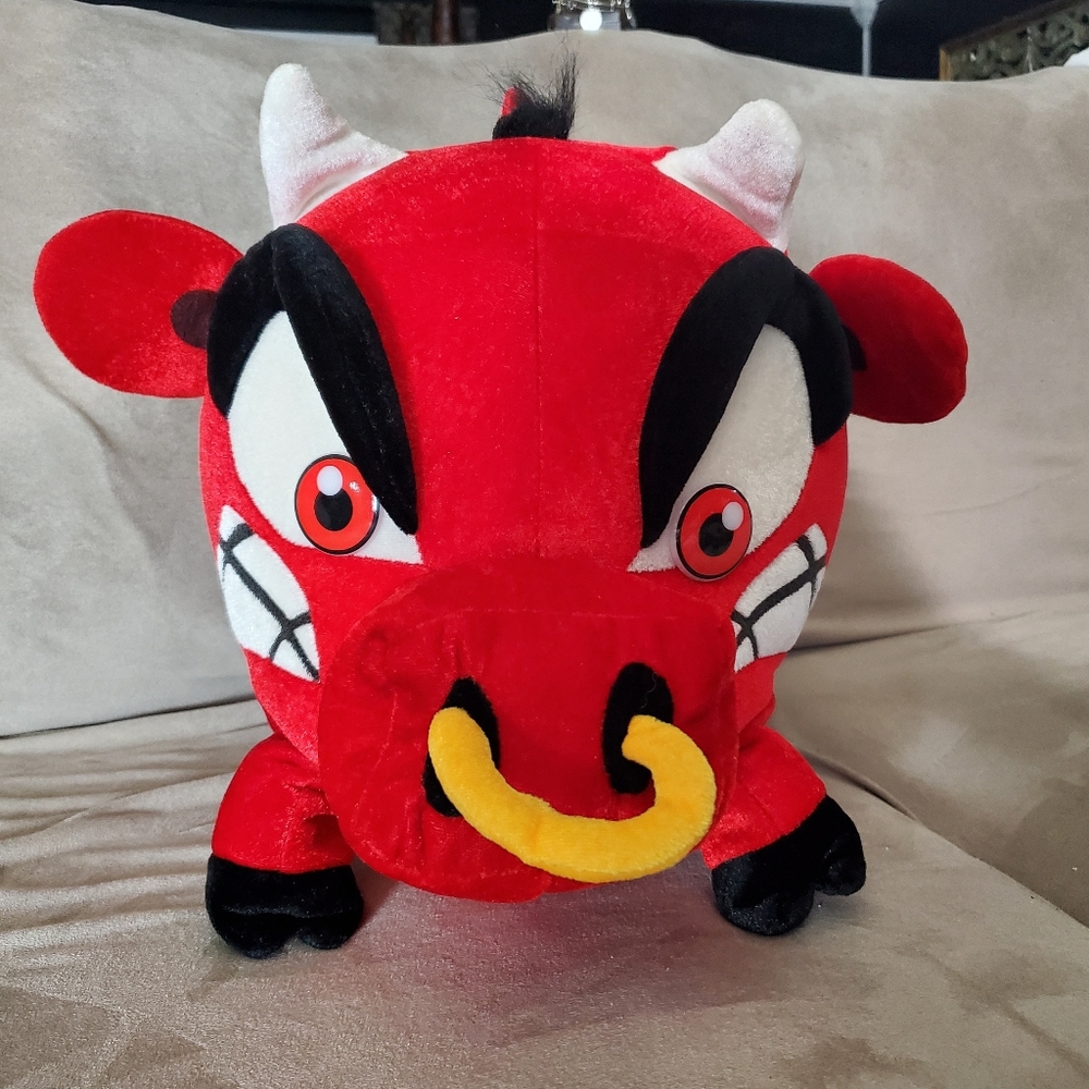 Plush animal razorback
